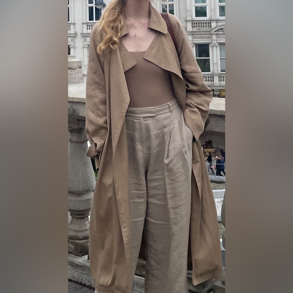 Aritzia Babaton tan open front silk trench coat